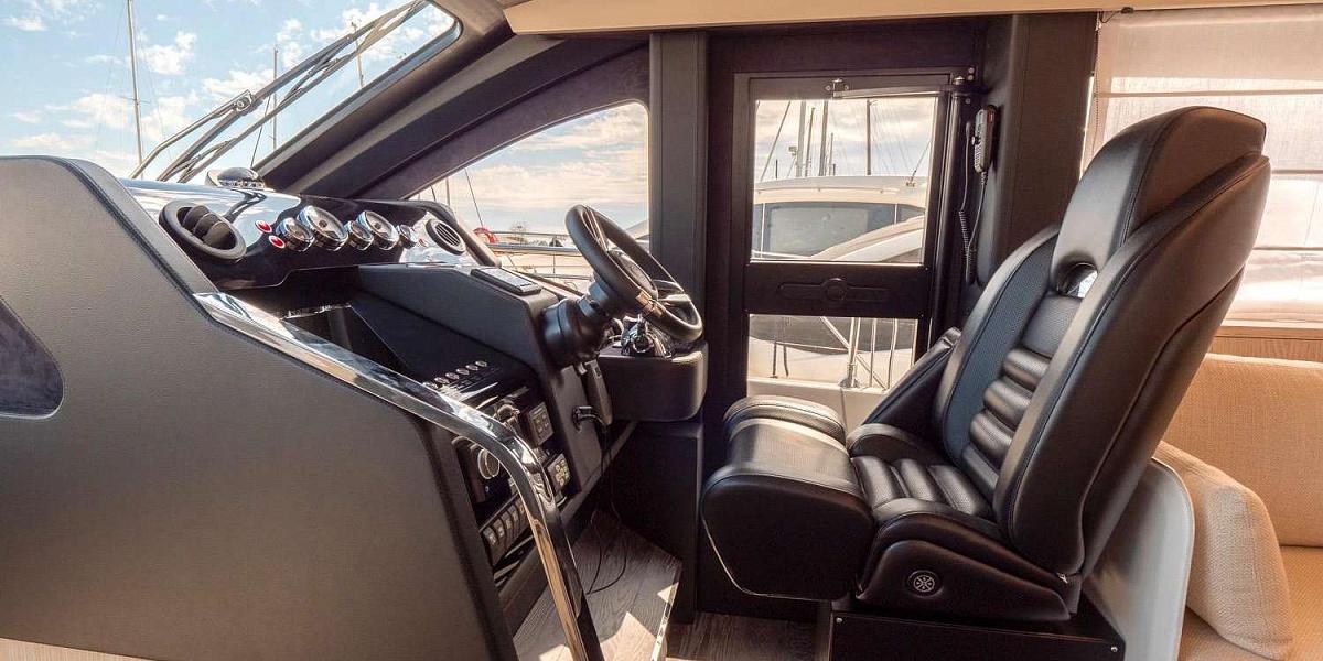 Продается моторная яхта с флайбриджем CRANCHI E52S